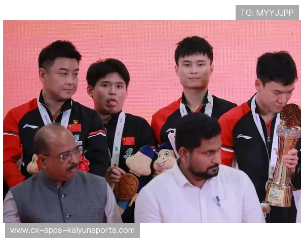 全村的希望林诗栋启程赴澳门出战全运会海南队领导献花热烈欢送 全村的希望林诗栋启程赴澳门出战全运会海南队领导献花热烈欢送