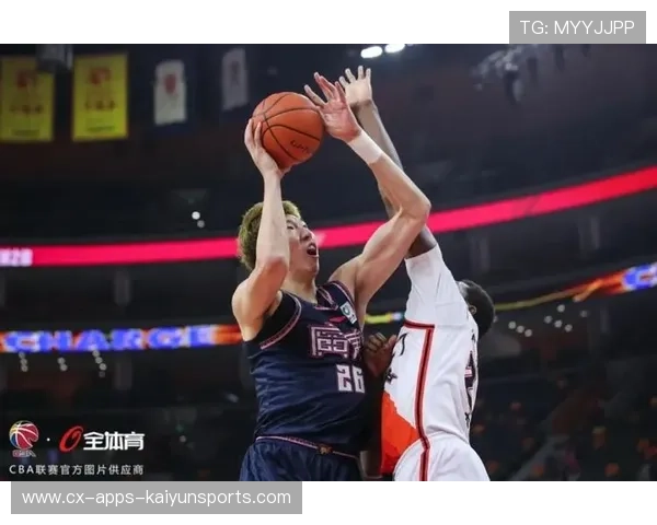 CBA关键球命中锁定胜局，见证篮球比赛的疯狂瞬间