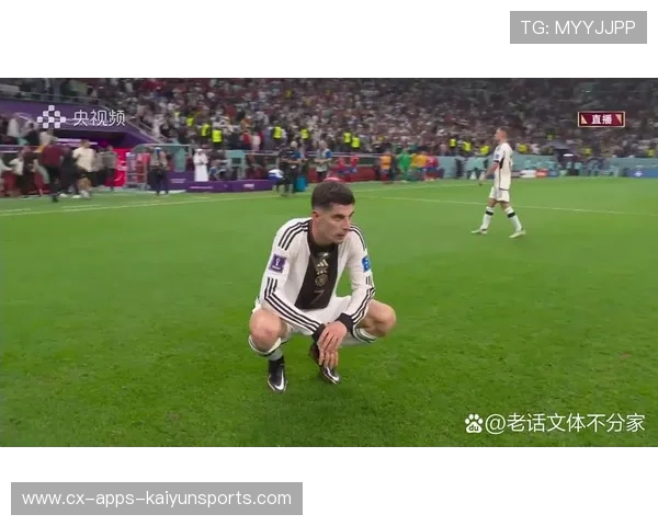 球场边的低语，是否正预示着一场内斗？