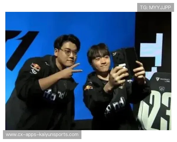 LPL决赛下路双人组联动直接结束比赛，精彩绝伦！