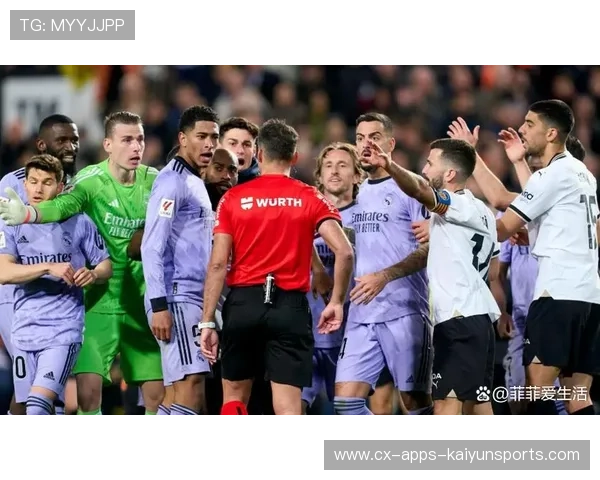 西甲皇马边线传中精准,禁区混战被终结 西甲皇马边线传中精准,禁区混战被终结