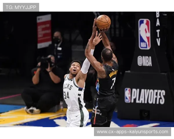 贝西克塔斯训练课中杰克逊展现惊人强度